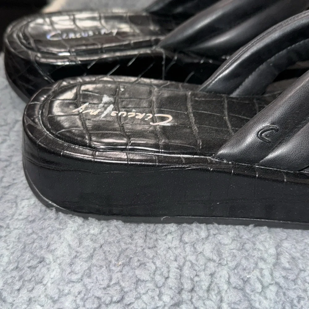 Womens Circus by Sam Edelman black sandals, flip flops, sz 9